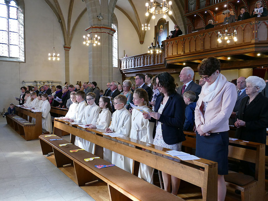 Feier der 1. Heiligen Kommunion in Sankt Crescentius (Foto: Karl-Franz Thiede)